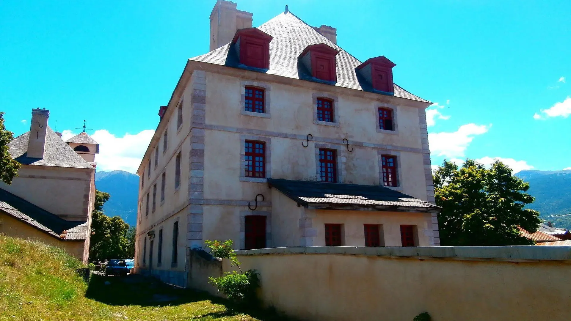 Aparthotel Le Pavillon Des Officiers Mont-Dauphin 0*,  Frankreich