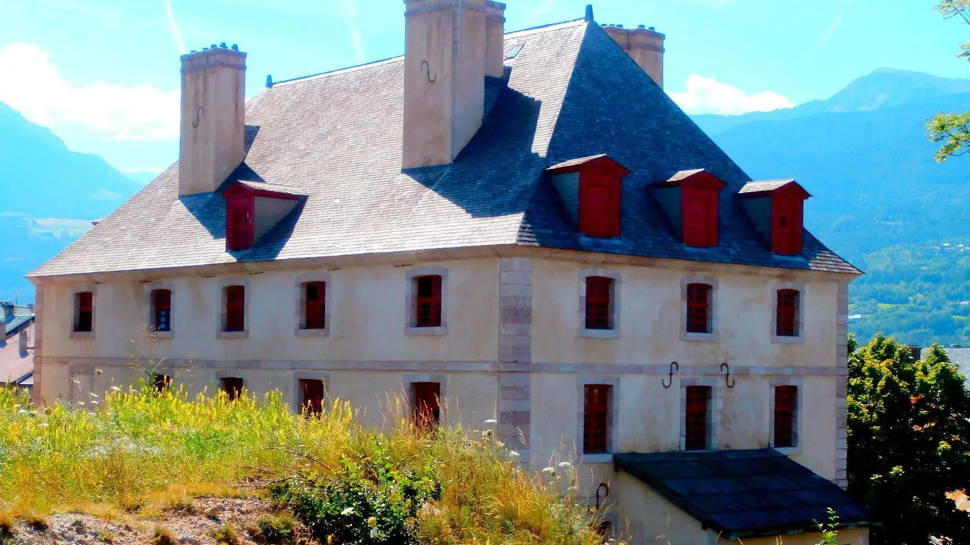 Le Pavillon Des Officiers Aparthotel Mont-Dauphin